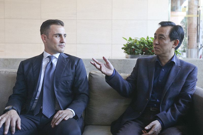 叶辰冷声问：也就是说，你之所以敢做这种丧尽天良的事情，完全是因为你的背后有吴东海在为你撑腰是不是？薛南山迟疑了一下，但还是乖乖点头说：是的，丐帮能够发展到今天，都靠我姐夫帮忙，是他出面帮我撑腰，所以才没有人敢跟我对着干。